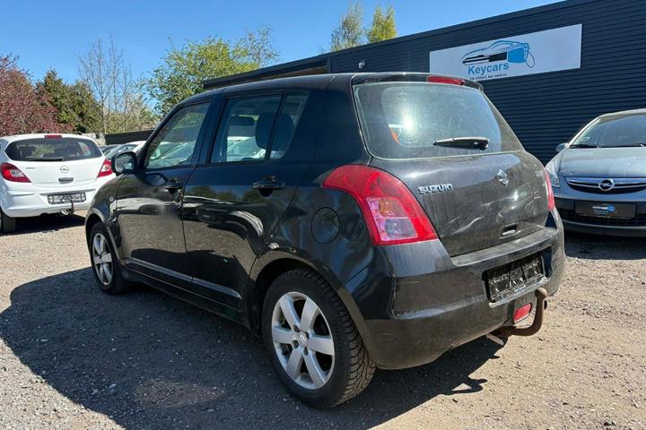 Sort Suzuki Swift fra 2008