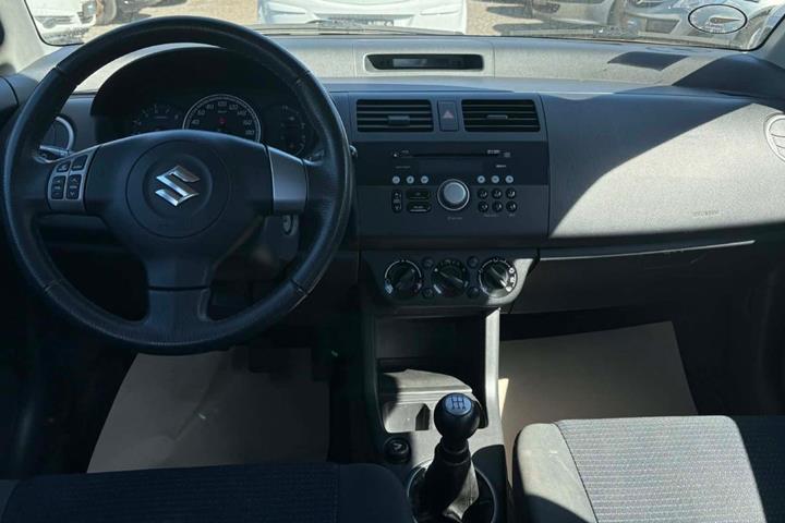 Sort Suzuki Swift fra 2008