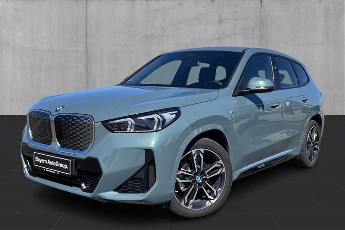 Grøn BMW iX1 fra 2025