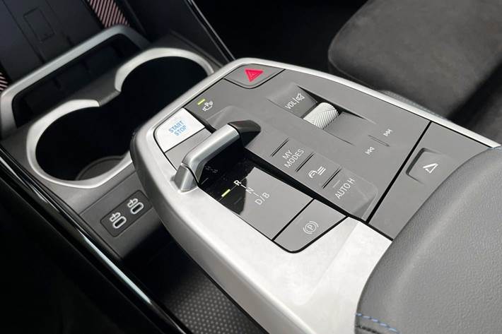 Grøn BMW iX1 fra 2025