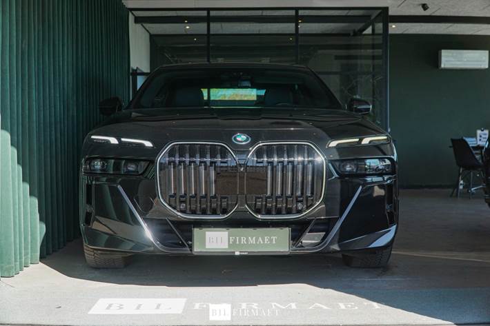 Sort BMW i7 fra 2024