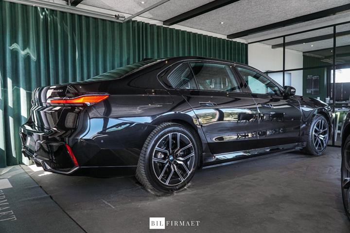 Sort BMW i7 fra 2024