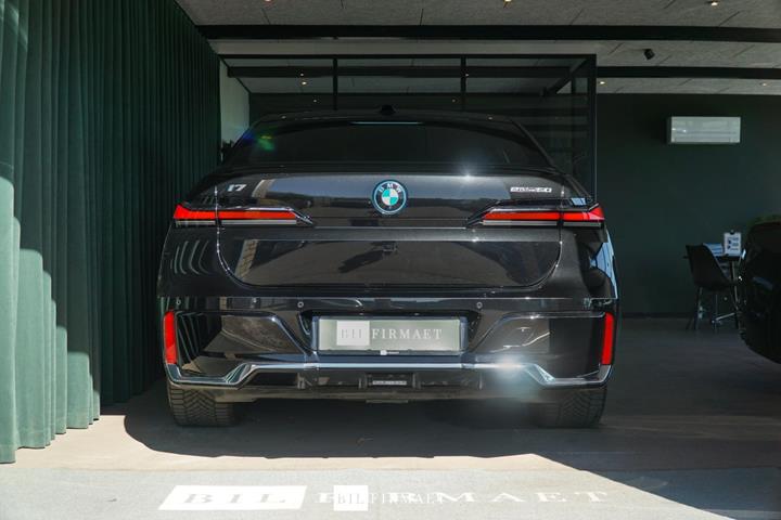 Sort BMW i7 fra 2024