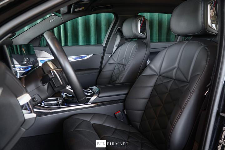 Sort BMW i7 fra 2024