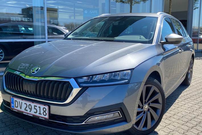 Grå Skoda Octavia fra 2023