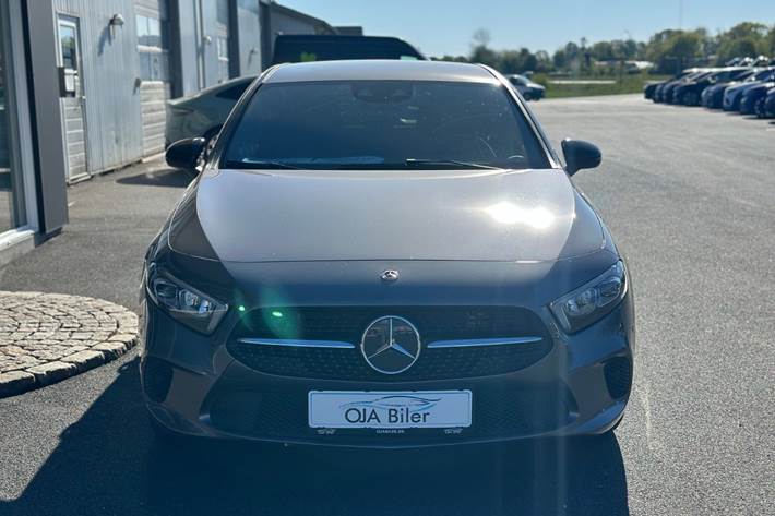 Grå Mercedes A250 e fra 2020
