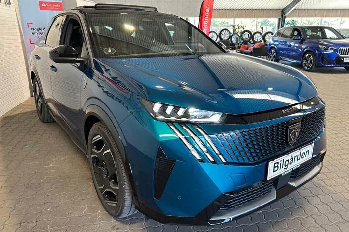 Blå Peugeot e-3008 fra 2025