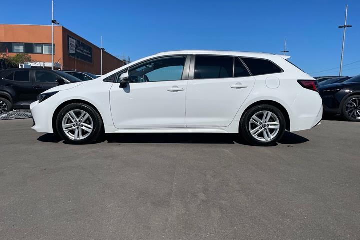 Hvid Toyota Corolla fra 2022