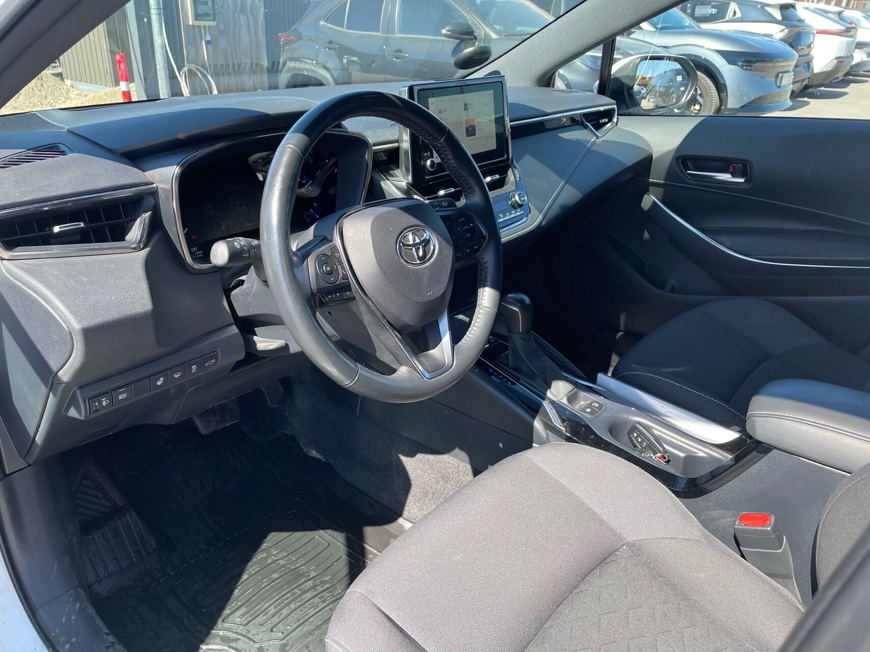 Hvid Toyota Corolla fra 2022
