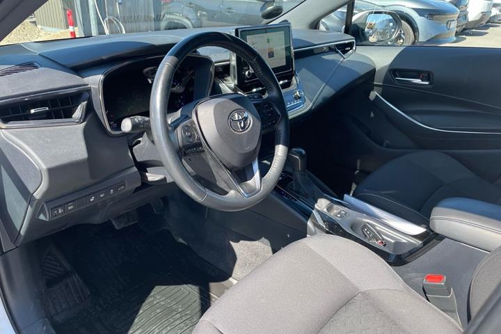 Hvid Toyota Corolla fra 2022