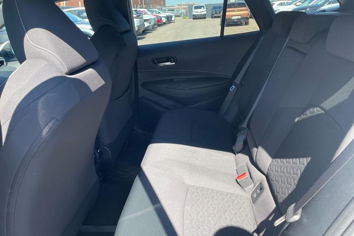 Hvid Toyota Corolla fra 2022