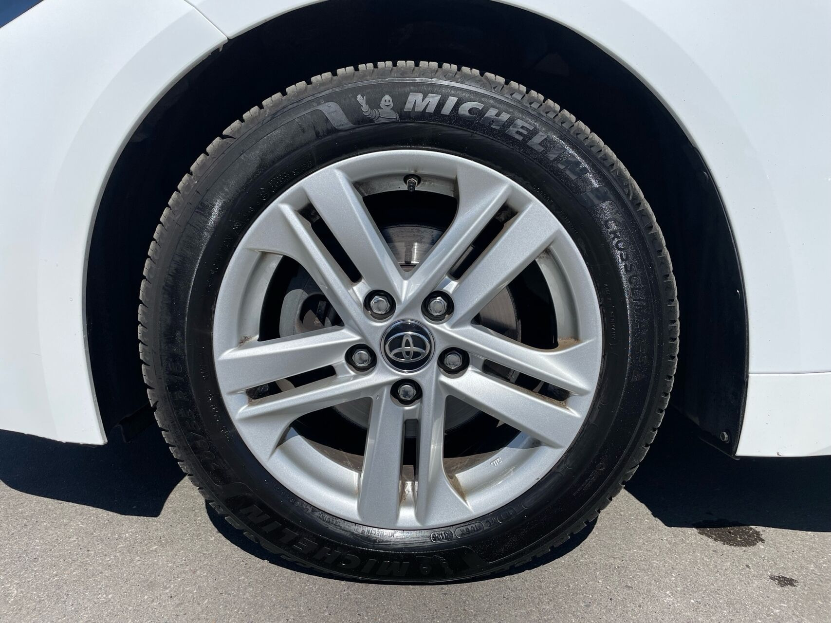Hvid Toyota Corolla fra 2022