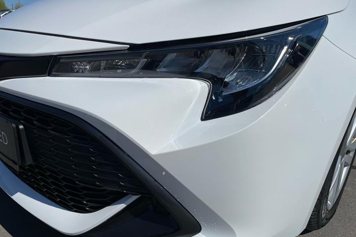 Hvid Toyota Corolla fra 2022