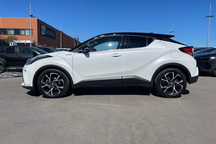Hvid Toyota C-HR fra 2021