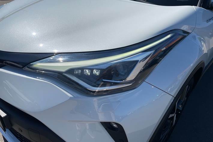Hvid Toyota C-HR fra 2021