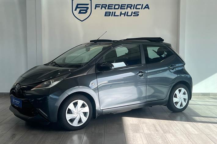 Grå Toyota Aygo fra 2016