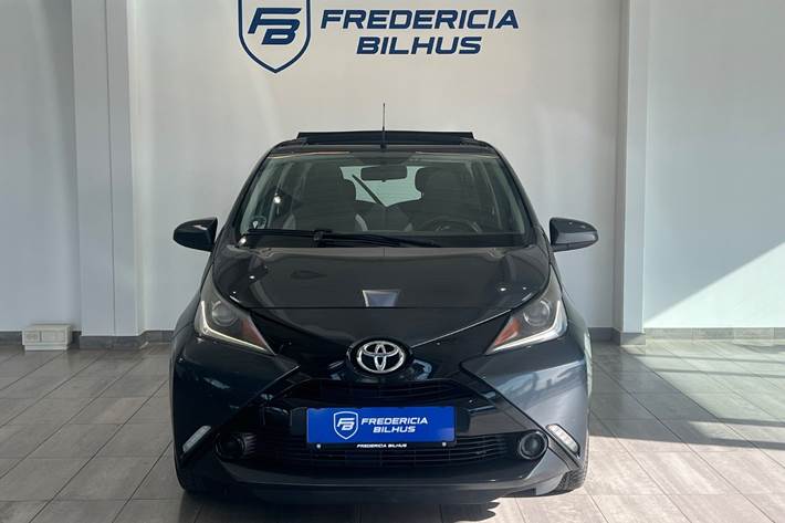 Grå Toyota Aygo fra 2016