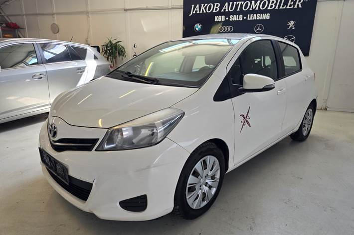 undefined Toyota Yaris fra 2012 set udefra