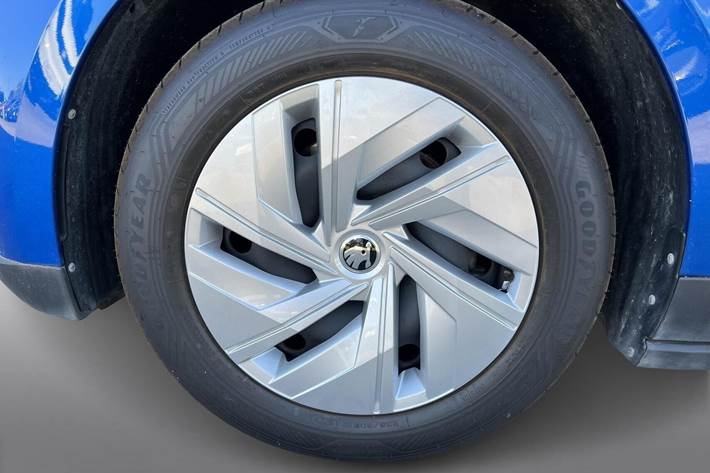 Blå Skoda Enyaq fra 2023