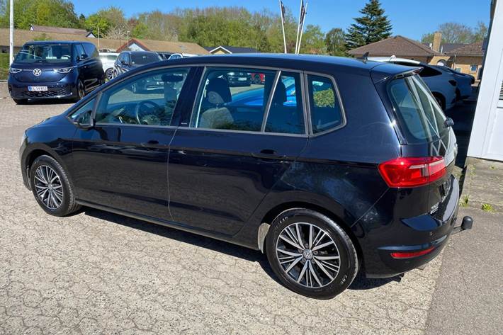 Sort VW Golf Sportsvan fra 2017