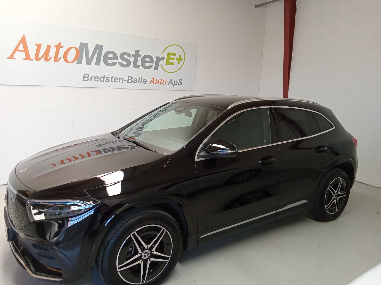 Sort Mercedes EQA250+ fra 2024