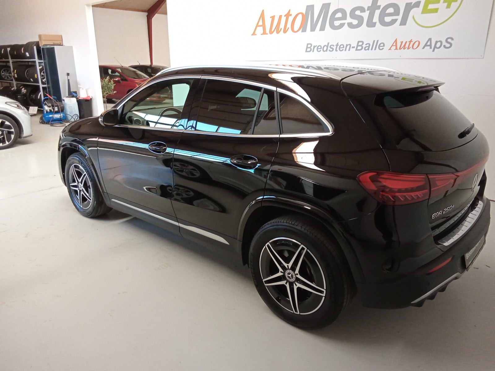 Sort Mercedes EQA250+ fra 2024