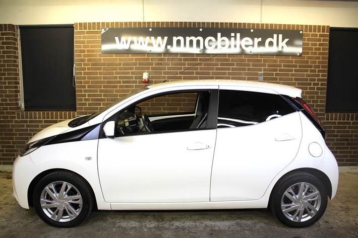 Hvid Toyota Aygo fra 2015
