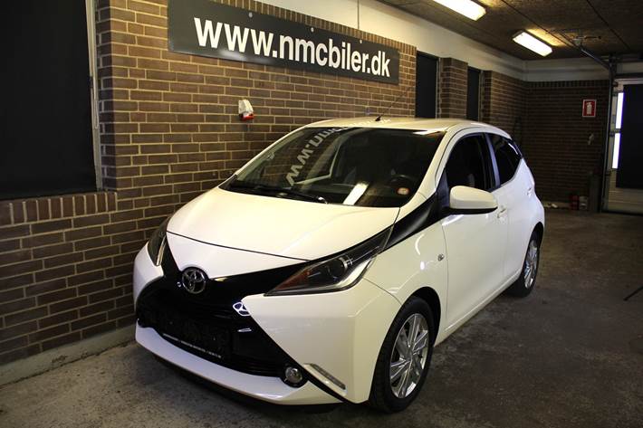 Hvid Toyota Aygo fra 2015