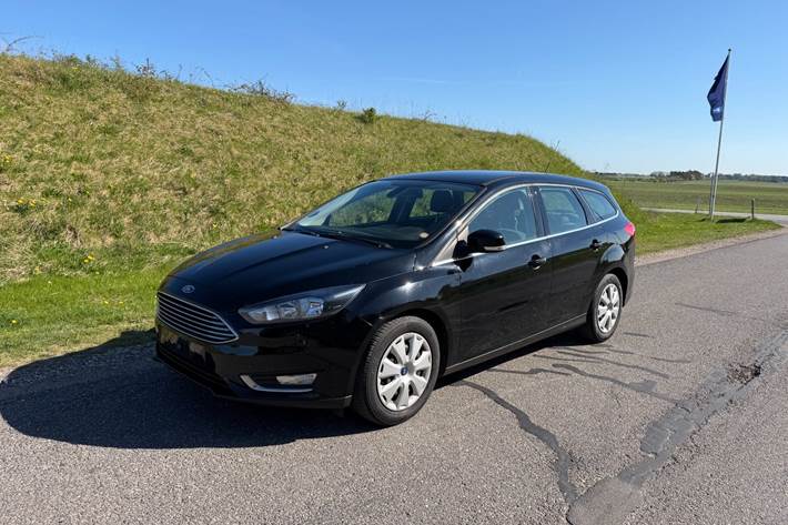 Sort Ford Focus fra 2016 set udefra