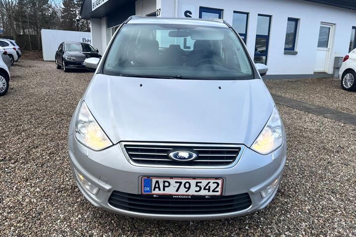 Sølv Ford Galaxy fra 2011