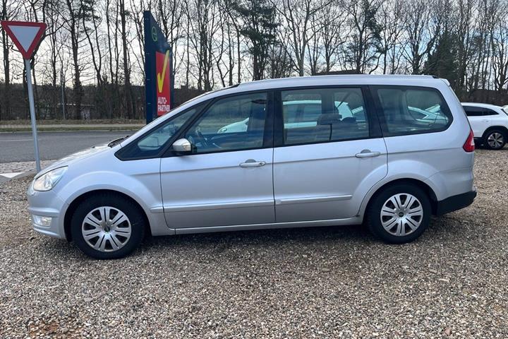 Sølv Ford Galaxy fra 2011