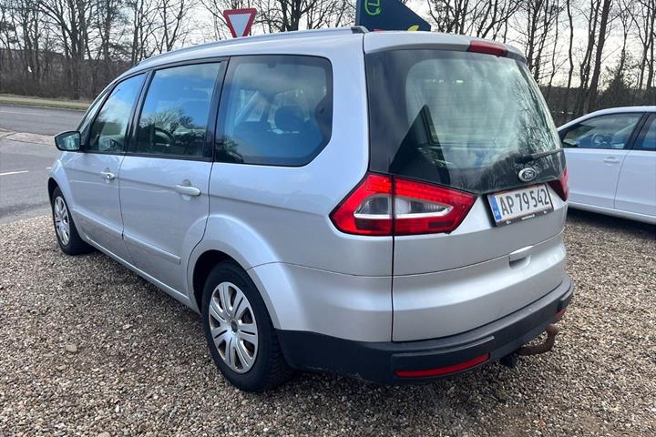 Sølv Ford Galaxy fra 2011