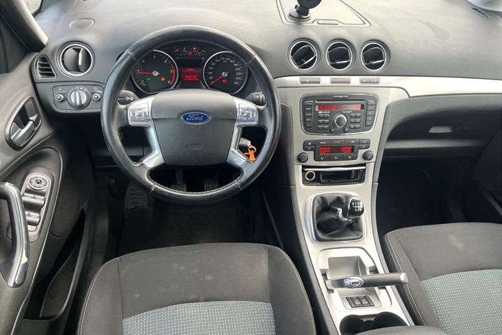 Sølv Ford Galaxy fra 2011