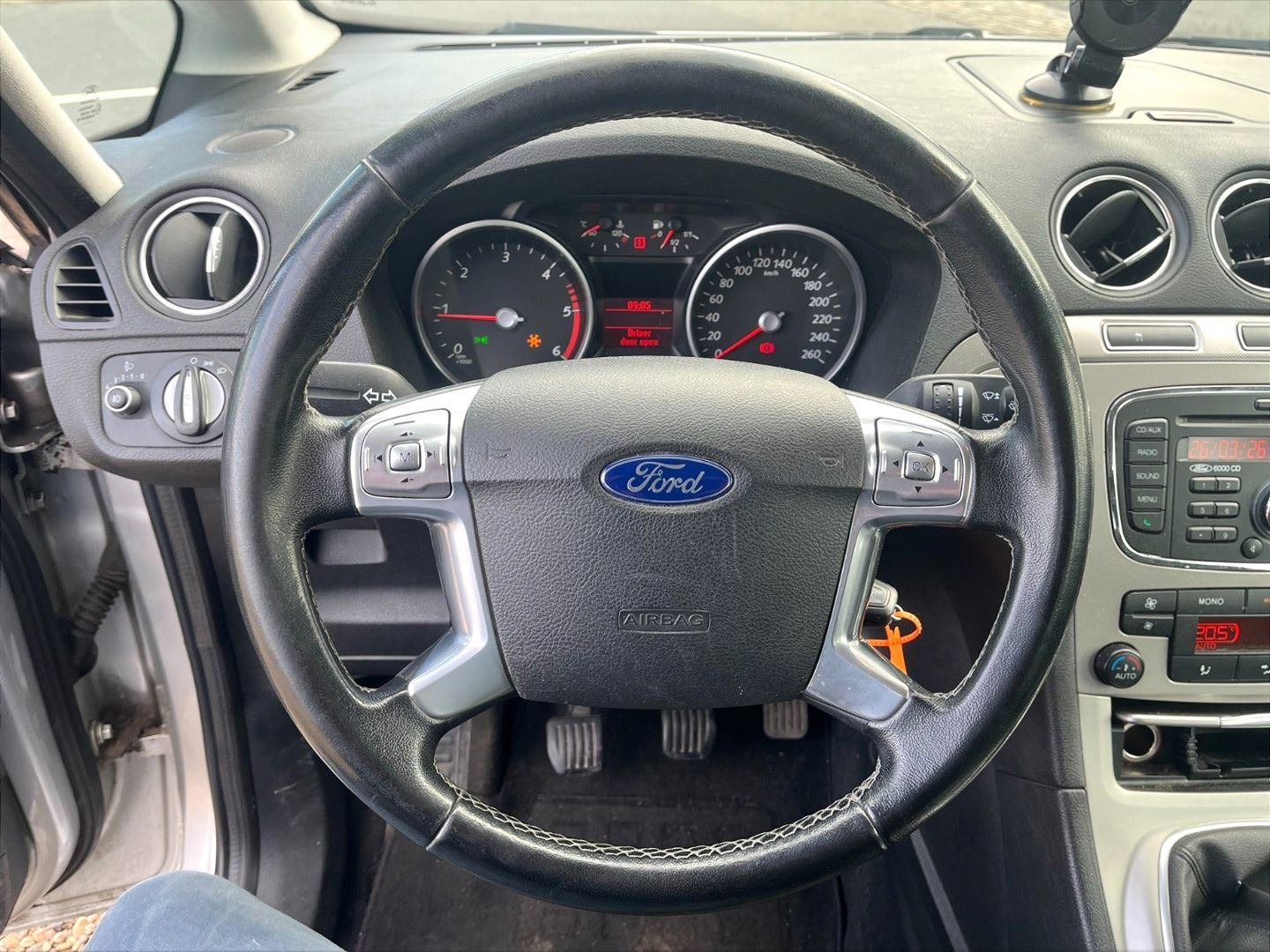 Sølv Ford Galaxy fra 2011