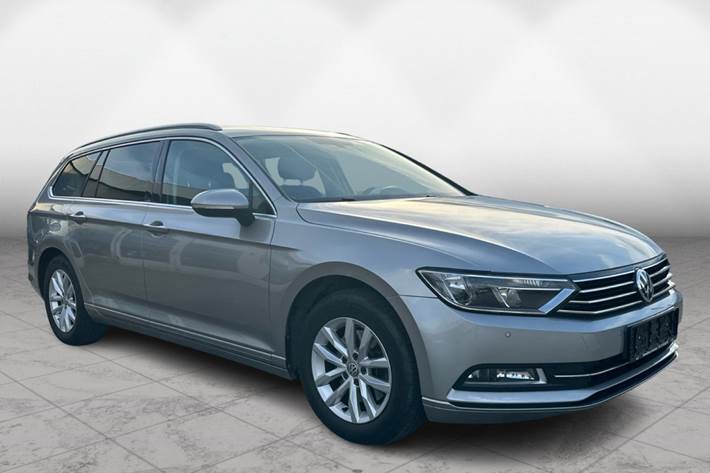 Sølv VW Passat fra 2016