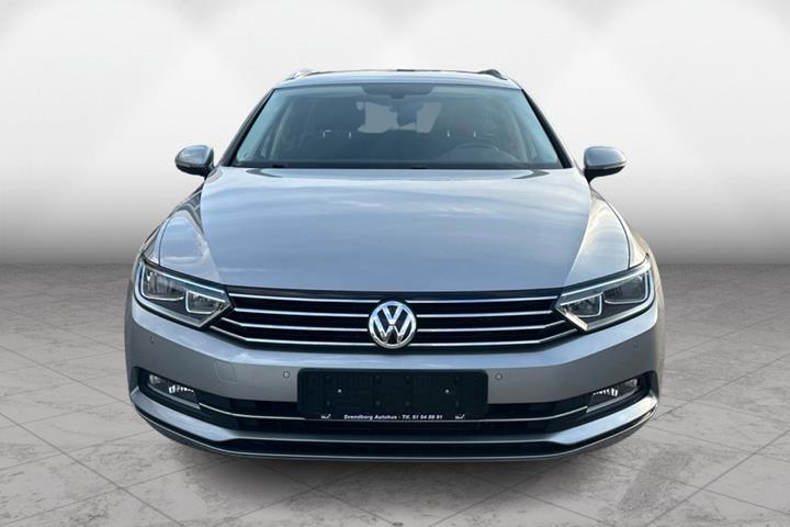 Sølv VW Passat fra 2016