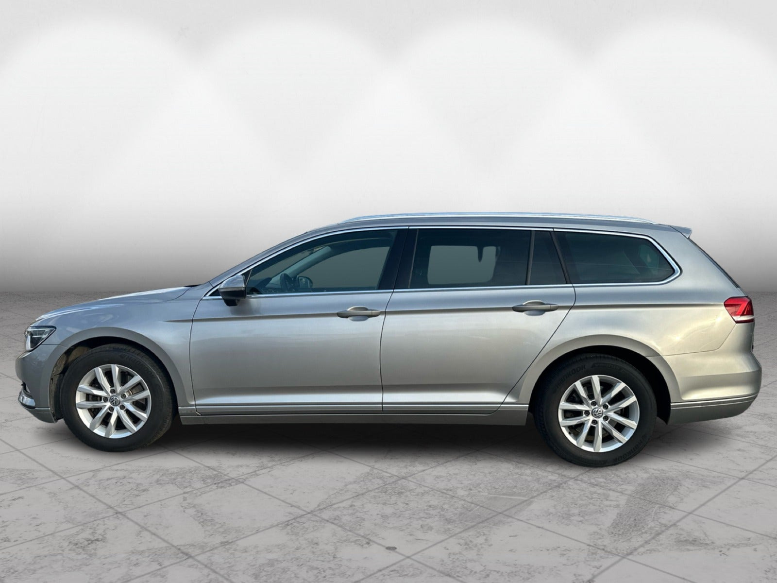 Sølv VW Passat fra 2016