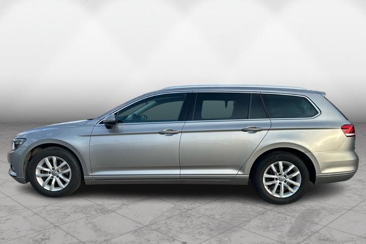 Sølv VW Passat fra 2016