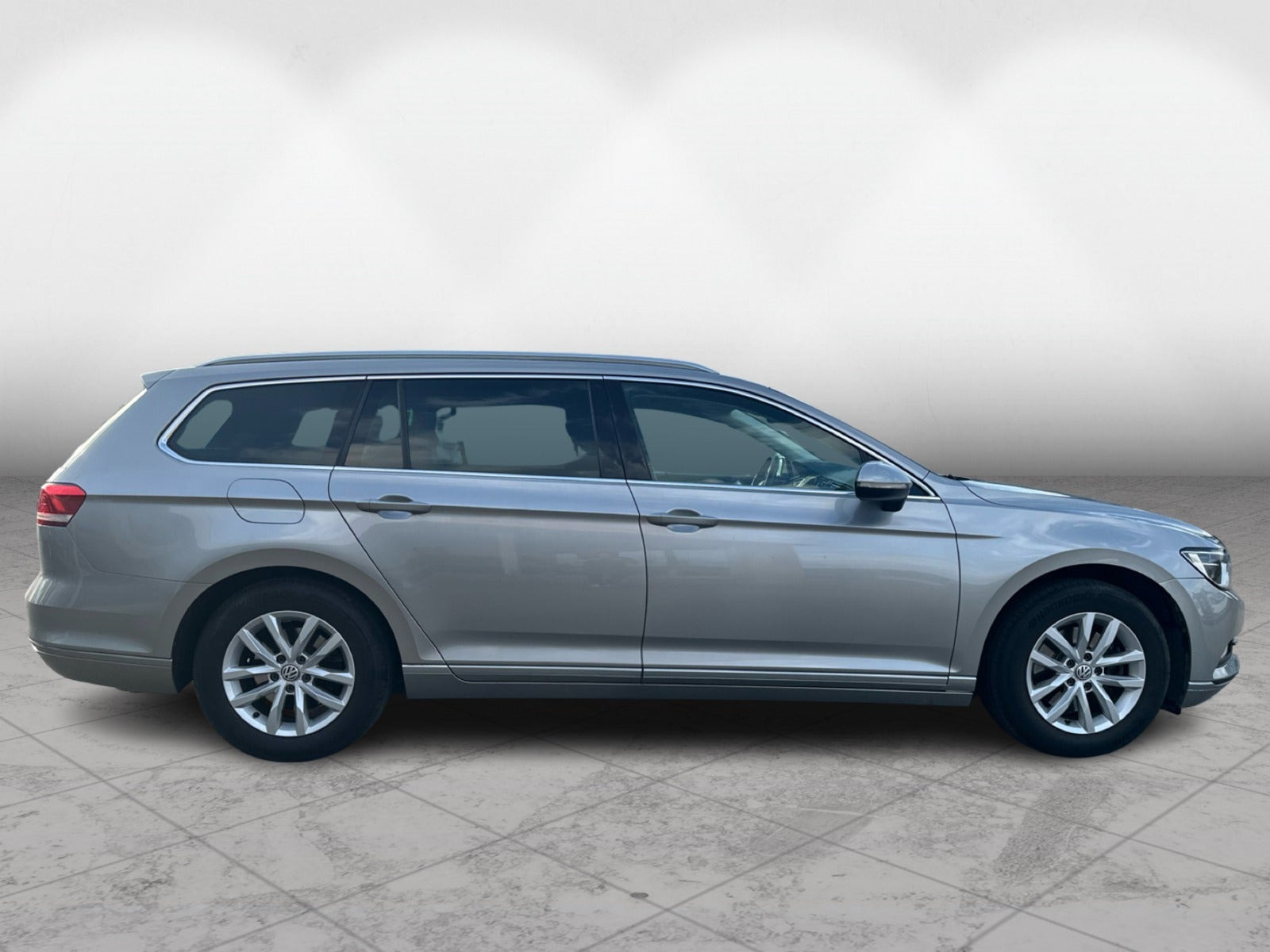 Sølv VW Passat fra 2016
