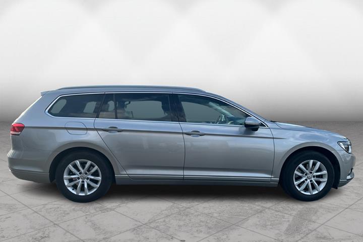Sølv VW Passat fra 2016