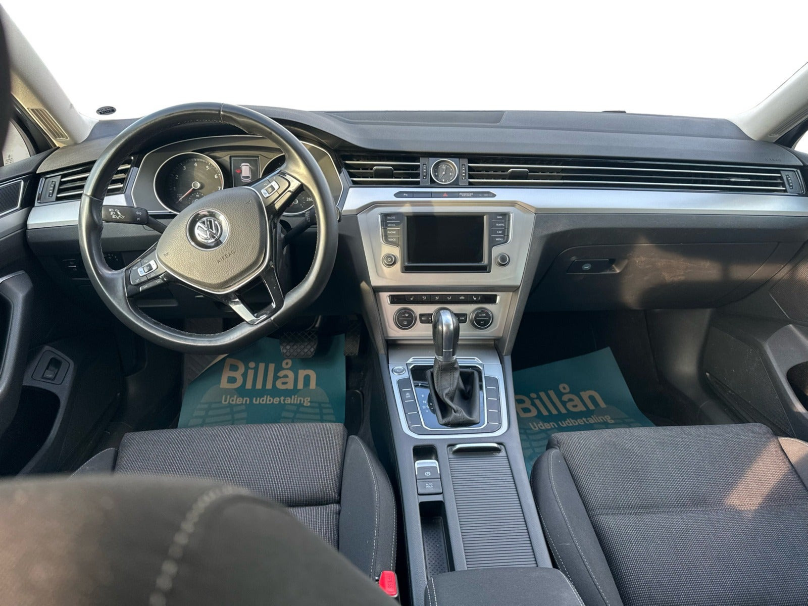 Sølv VW Passat fra 2016