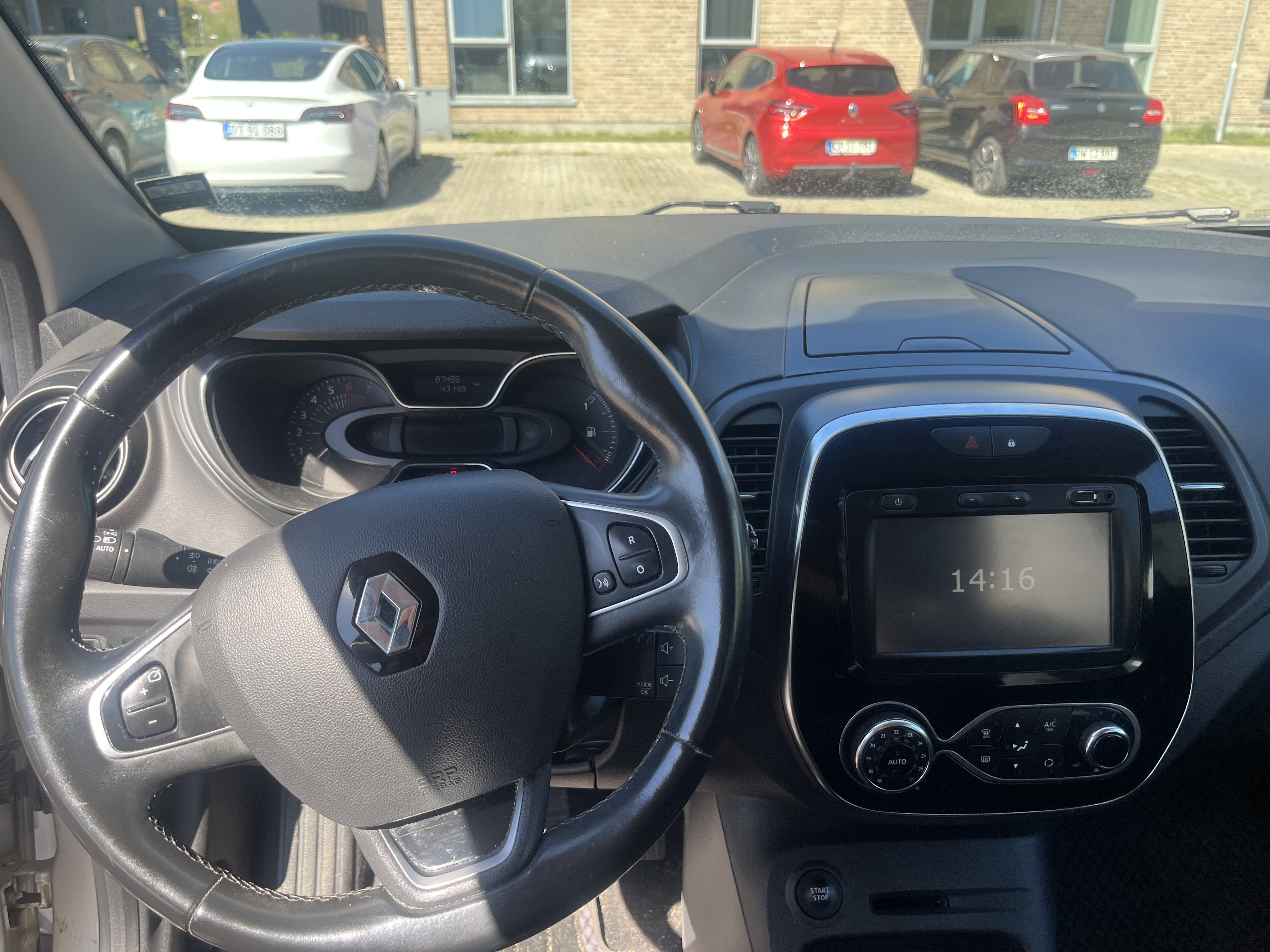 Grå Renault Captur fra 2018