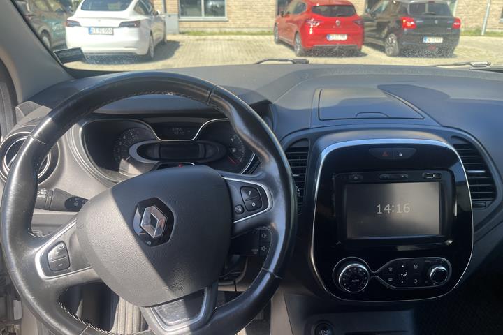 Grå Renault Captur fra 2018