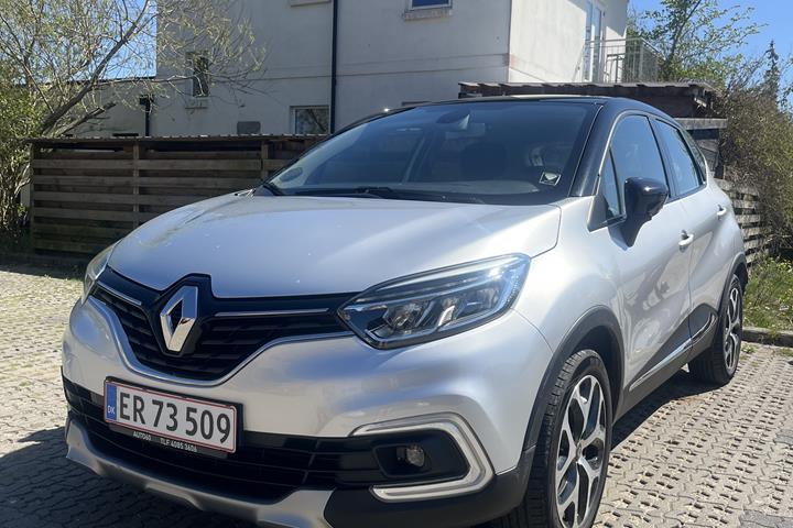 Grå Renault Captur fra 2018