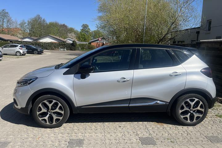 Grå Renault Captur fra 2018