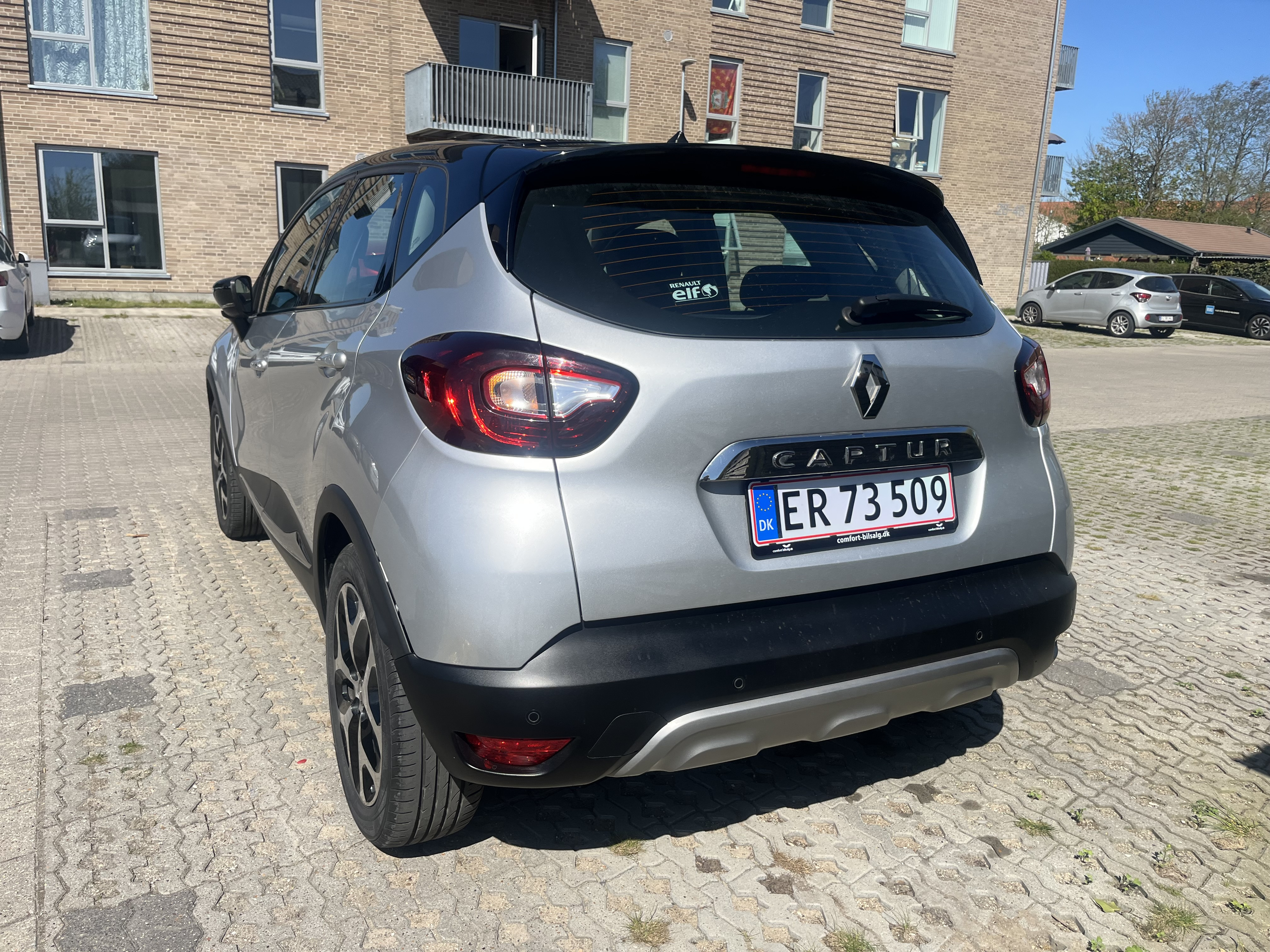 Grå Renault Captur fra 2018
