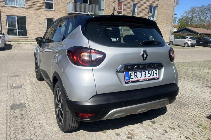 Grå Renault Captur fra 2018