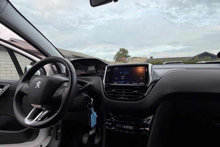 undefined Peugeot 208 fra 2017