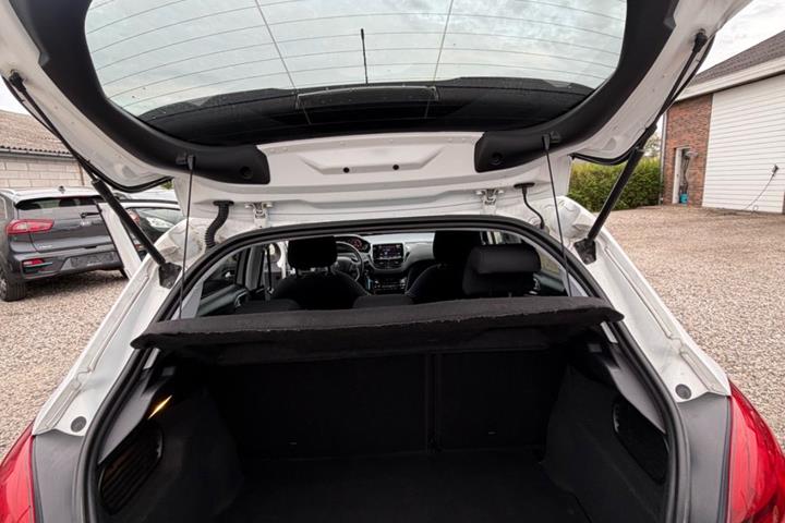 undefined Peugeot 208 fra 2017