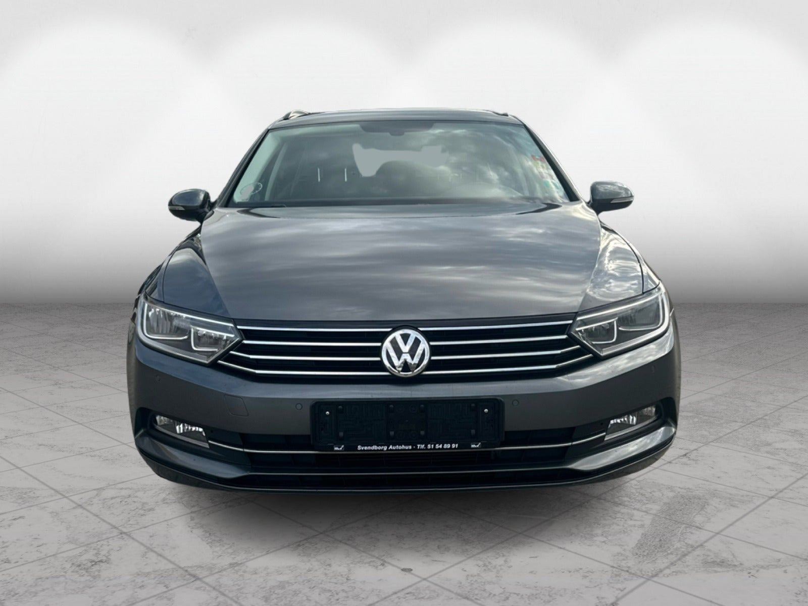 Grå VW Passat fra 2017